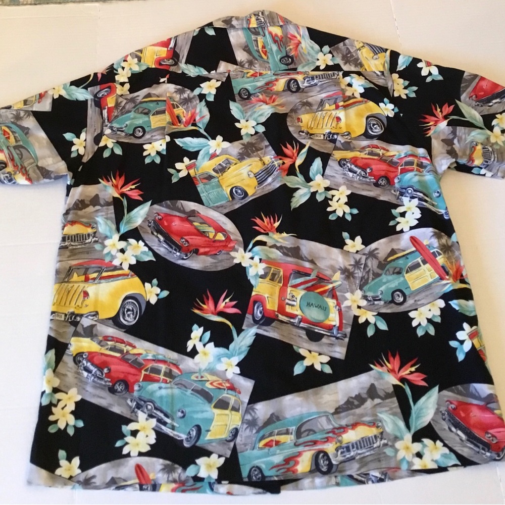 Men's Black Hawaiian Car-Print Short Sleeve Button-Down Shirt - Picture 7 of 13